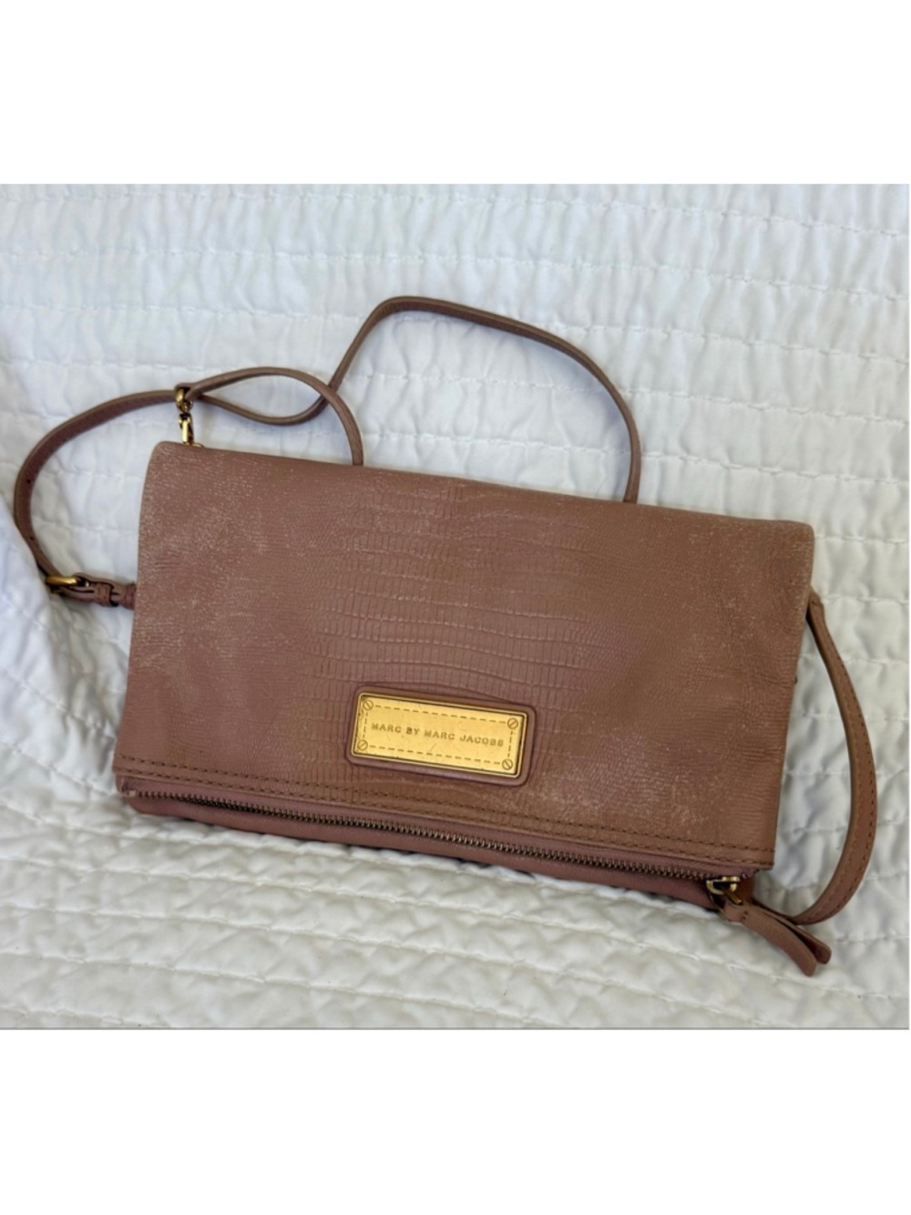 Marc by Marc Jacobs Crossbody Bag Pink Gold. Multiple secure pockets